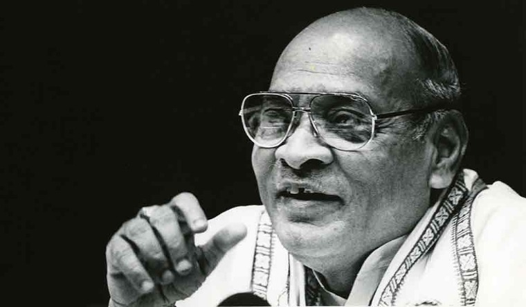  #Thread ... India as a nation of Maid-Servants Only? (1/1) The 1991 reforms made by former PM, P.V. Narasimha Rao, were path-breaking. Unfortunately, the history was morphed to glorify Dr Singh as the sole architect of those reforms.  @c_aashish  @aparanjape  #PVNarasimhaRao