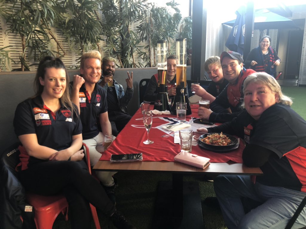 DeeArmy's tweet photo. Thanks for having us @Sporting_Globe Richmond today for a bit of deecheer. 
We’ve set ourselves up for a big final 10mins C’mon Dees! 
#godees https://t.co/5AE5WQ0Kkm