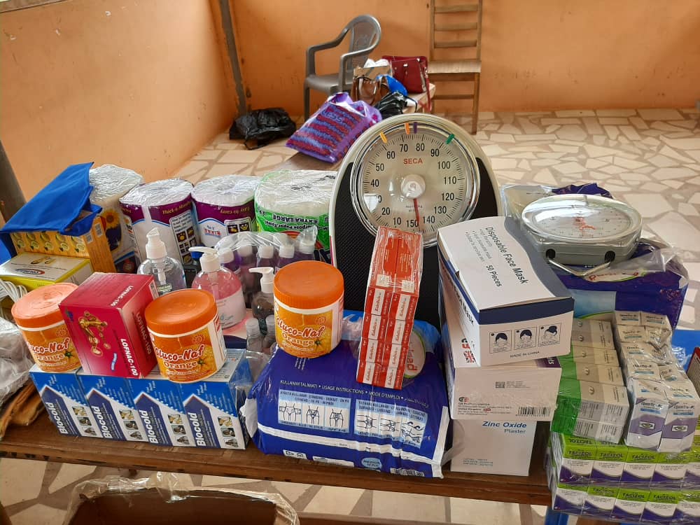 Yesterday,the Rotaract Club of Adenta Central [@RCAdentaCentral] made a donation to the Ayenyah CHPS compound through the #Hewam Project.
Besides the medicines and the medical equipment, we also donated games like oware,ludo and cards.

#RotaryConnectsTheWorld
#Rotaract20