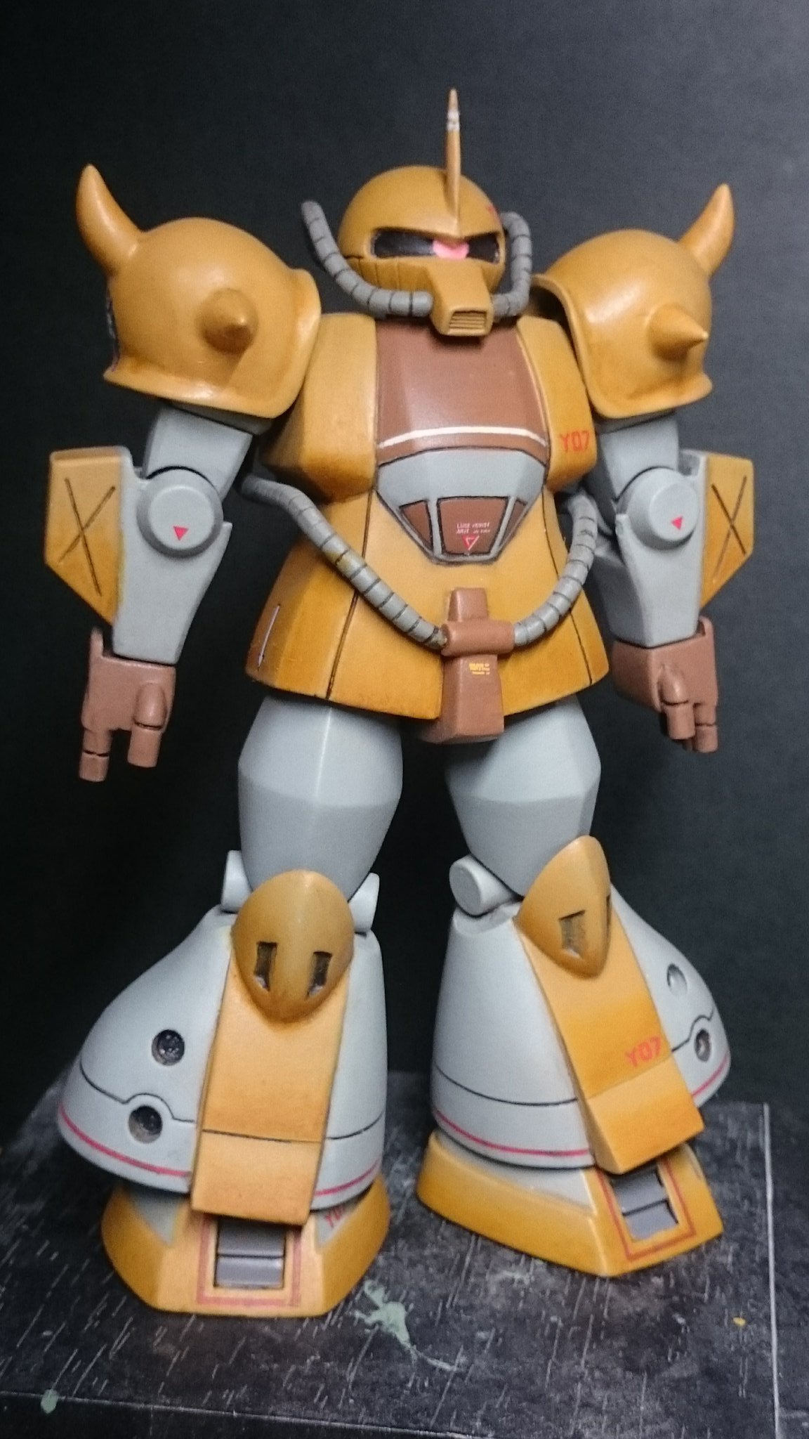 ラムコー 旧キット グフ飛行試験型完成しました 頭部 胴体は大幅に形状変更 太股は4mm幅増ししています その他のパーツは キットのままです また一部間接はボールジョイントやポリキャップ化しています 塗装は試験機を意識してちょっと鮮やか目にして