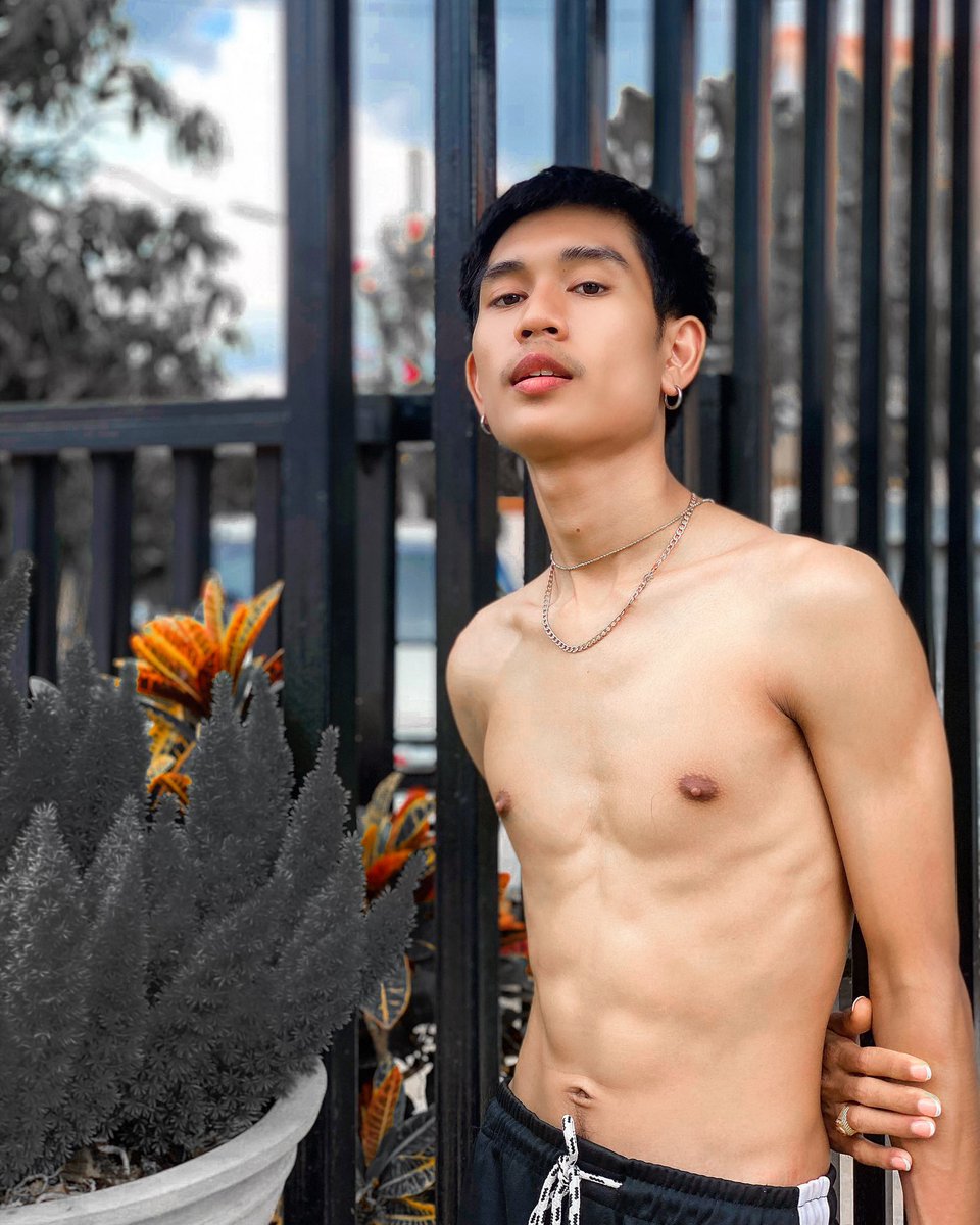 24pm39's tweet photo. 🍂🍃🍁🌴 🖤นมดำๆชอบมั https://t.co/AEZ9c6PE2c