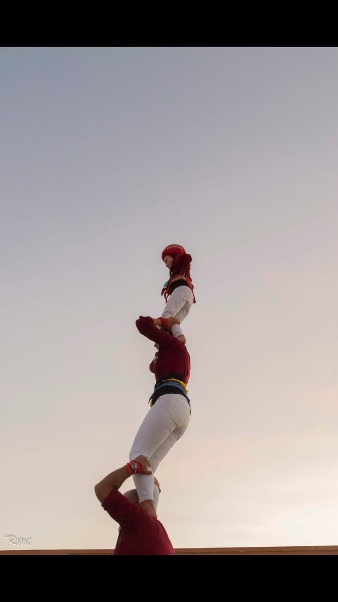 festesroquetes's tweet photo. Per festes i tot l'any fem pinya per estimar en llibertat 🌈 

📸 @robert_monllau de l'ofrena de #FMR19 

#Roquetes #TerresDeLEbre https://t.co/u8mcugnzGK