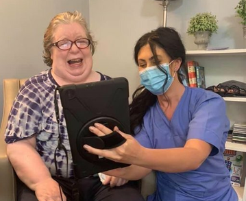 💔With people separated from loved ones, technology has been vital for tackling loneliness. Freemasons have donated more than £125K to fund tablets in local #hospices and #hospitals to help patients can stay connected📱Learn more about our #COVID19 grants mcf.org.uk/covid19impact