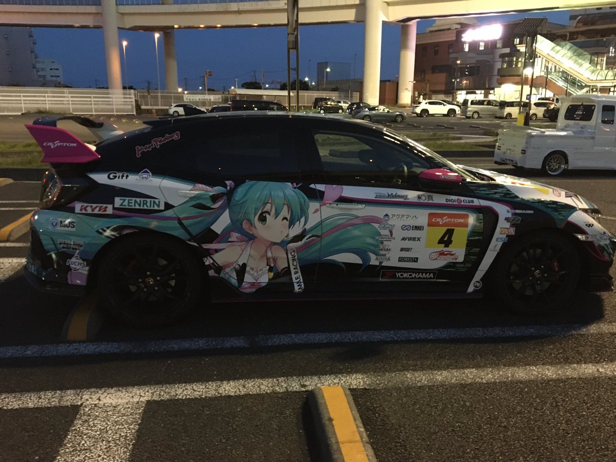 Impatience growing, i wanted to finally see new places. I decided to hit up my fellow gearhead Klange — as he had a better idea of the cool places to drive to.I finally got to see his FK8 Civic Type-R again, but this time donning some awesome-looking Hatsune Miku graphics!