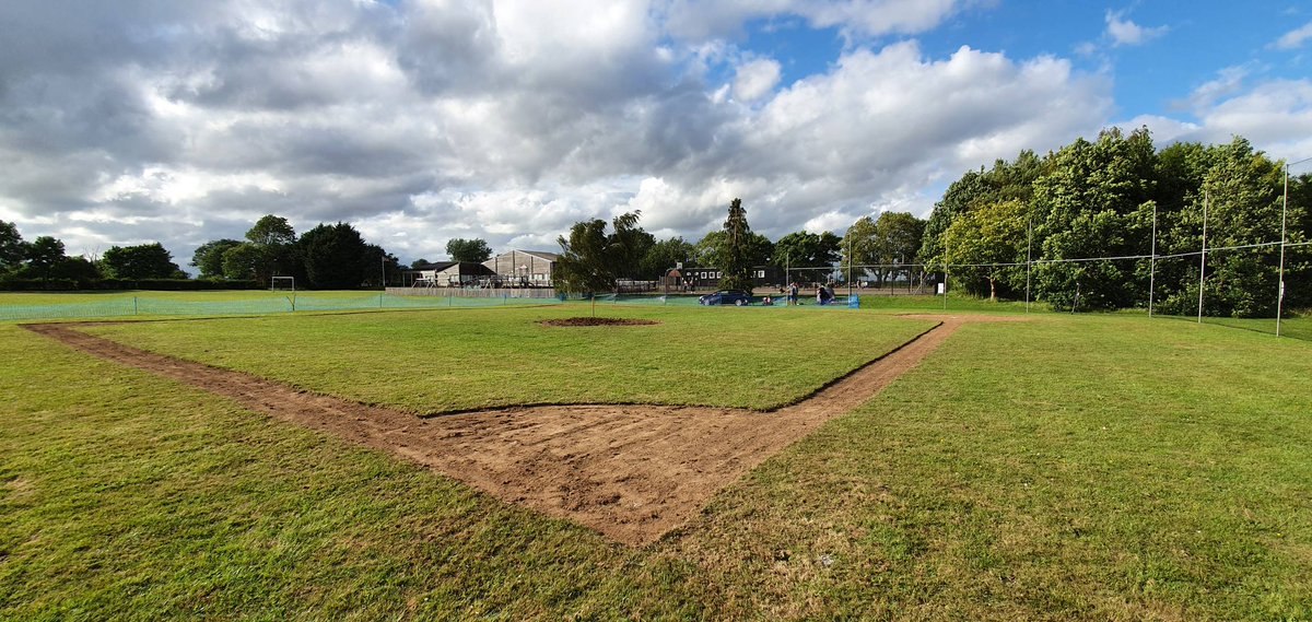 Another step closer towards diamond perfection.

Yesterday, myself and a handful of players spent all day turf cutting and digging clay to make this absolute gem of an infield, compete with dirt base paths and bases.
*The clay mound will be finished over the coming days.
⚾💪
#22