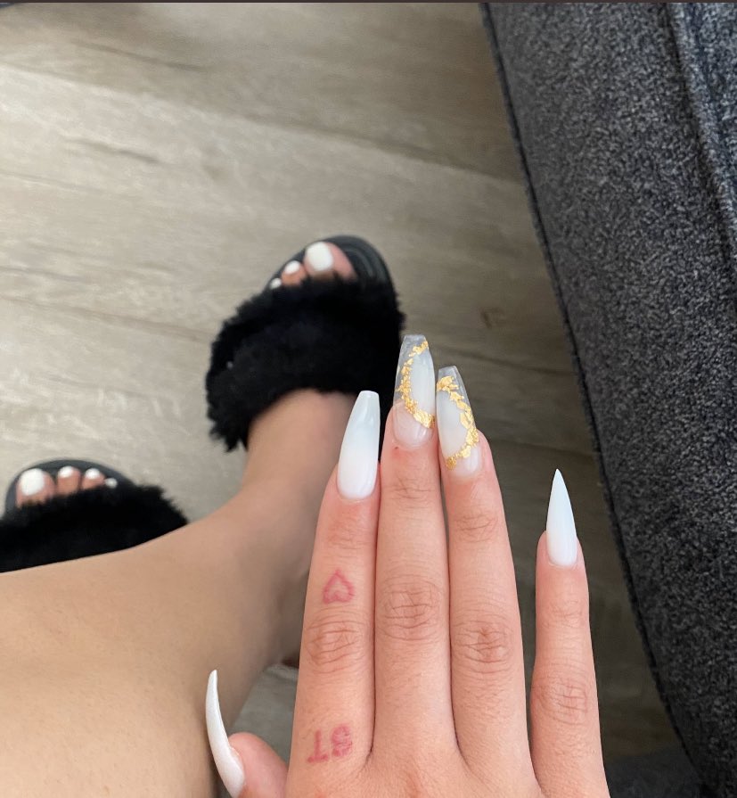 sayluldaddy's tweet photo. looking for a pet to own ... you fork over your money. you only listen to your goddess. you eat when i want, dress how i want, fully submit to me. 🦋 #findome #findom #findomme #finsub #dominatrix #moneypig #paypig #moneyslave 🧊 https://t.co/zlY2Lw8Kaa