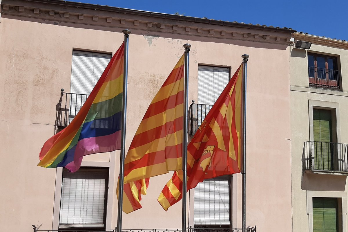 13jsantacana's tweet photo. A #Cervera, dels drets en fem bandera.

Obeïm a ulls clucs el nostre compromís amb els drets de la ciutadania.

#DiaDelOrgullLGTBI https://t.co/cHQTMUhTpE