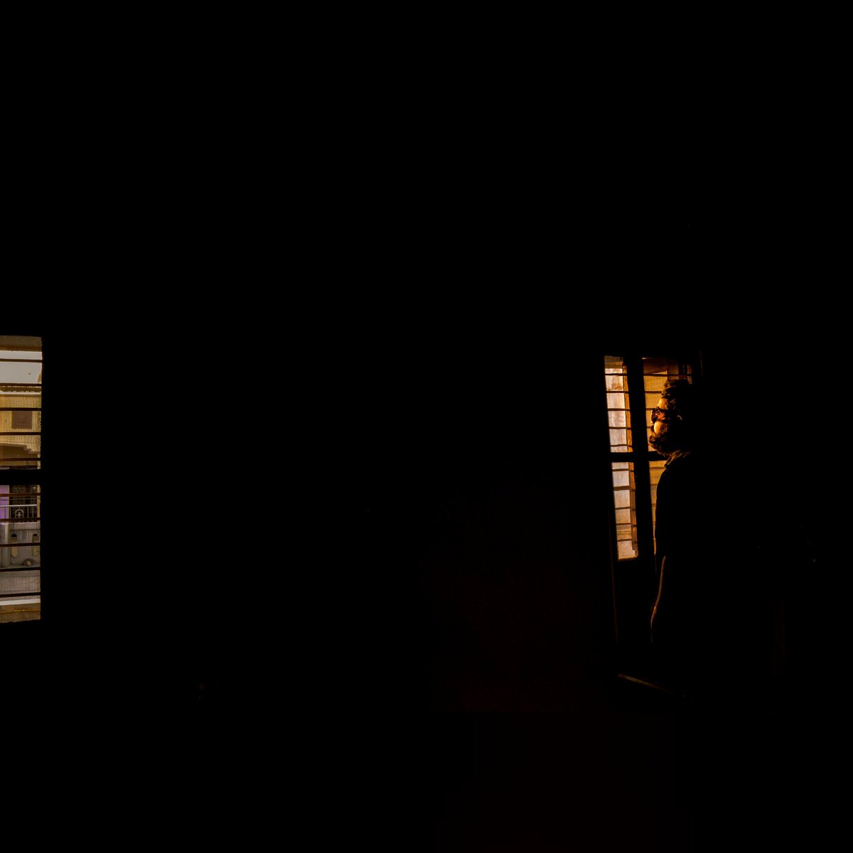parthch10281015's tweet photo. Less PERFECTION, More AUTHENTICITY!
W/ @jay_lalpurwala
Bhai ne KGF Wali lambi Beard banai thi 🧔🏻
P.s. Trying to Play with light & shadow on 18-55mm lense at home! #stayhome #staysafe #CreatAtHome #quarantine https://t.co/VDfaJu6IkI