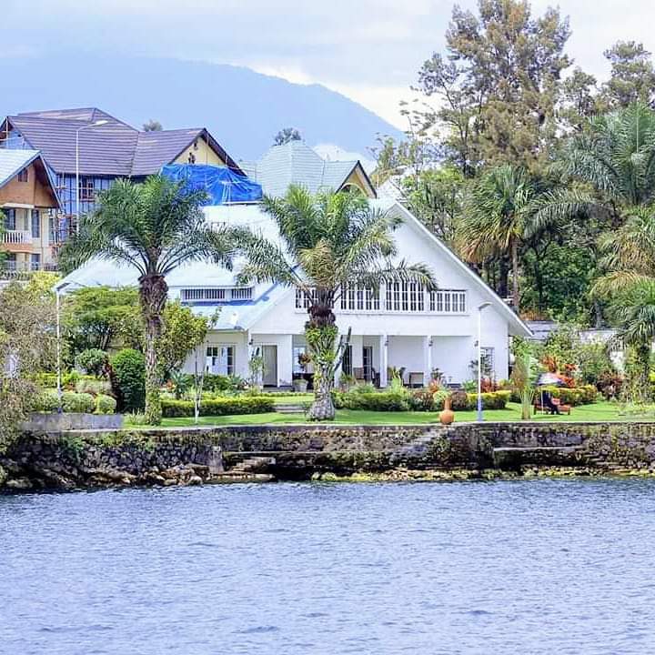 benjimk's tweet image. #Rdc: Vous n'êtes pas en Suisse ou encore en Norvège, c'est bien #Goma au bord du #Lac-Kivu.
Un bon dimanche