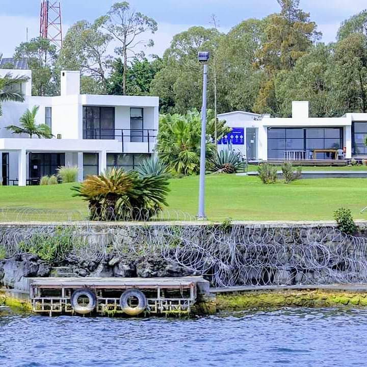 benjimk's tweet image. #Rdc: Vous n'êtes pas en Suisse ou encore en Norvège, c'est bien #Goma au bord du #Lac-Kivu.
Un bon dimanche