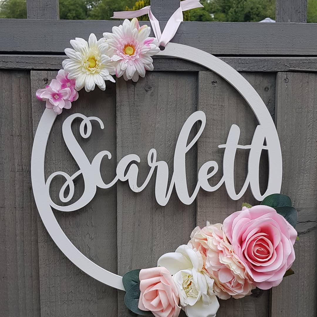 RachelH80891772's tweet photo. 30cm personalised floral hoop 🌺🌸 can be finished to your choice of colours and comes with either no hole, 1 or 2 holes. Sizes range from 30cms to 60cms, prices start at 24.99 https://t.co/Q56WBvOp4x