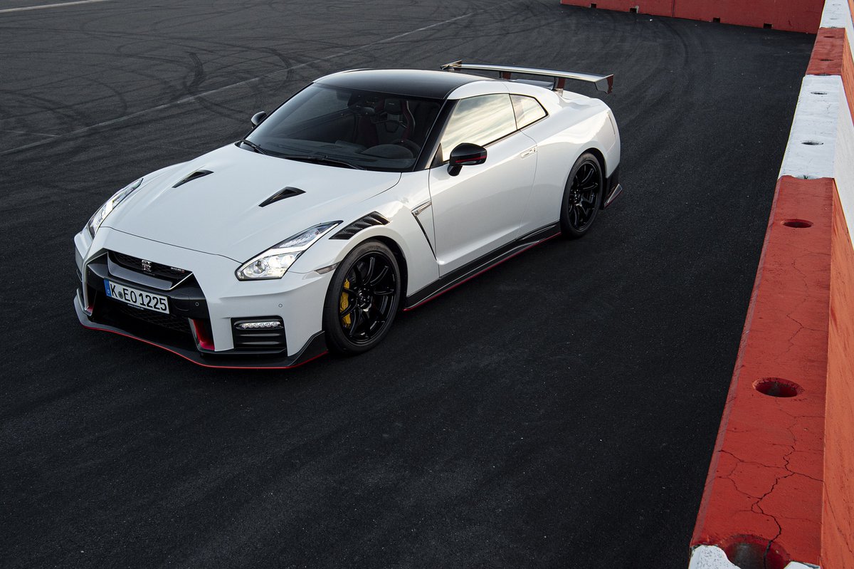 motorgeeksme's tweet photo. New 2020 GT-R NISMO’s improved aerodynamics and lightweight carbon parts #motorgeeks #CarNews #carlovers #caraddicts #carslifestyle #automotive

Read the full article - https://t.co/H4oKWsS6ij https://t.co/8vjh572DFP