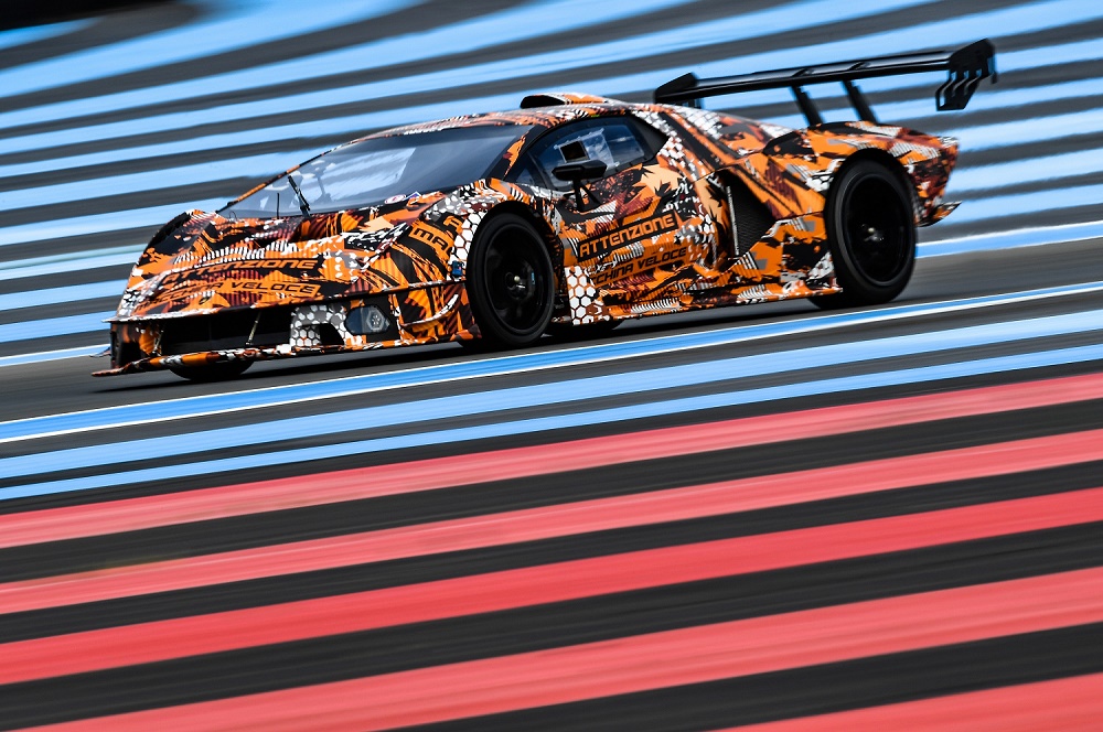 motorgeeksme's tweet photo. Lamborghini SCV12: Squadra Corse hypercar ready to hit the track #motorgeeks  #carslifestyle #cars #carlovers #caraddicts #carnews

Read the full article - https://t.co/Ojy5bD4eNI https://t.co/0MkPSGpj6w