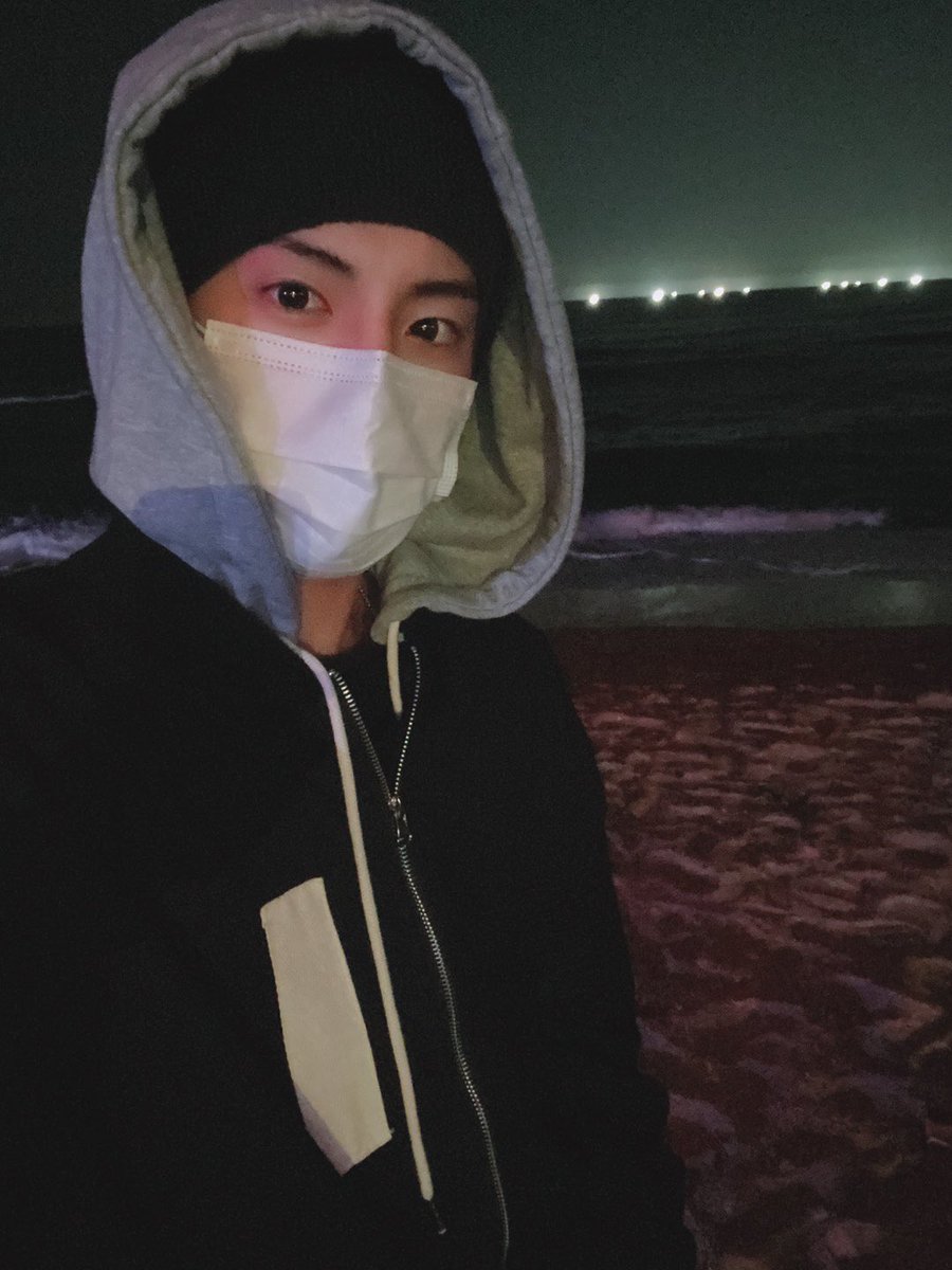 WE_THE_BOYZ's tweet photo. [에릭] 더비 나를 “바다”줘 ^^ 💙
ocean waves make me happy 🌊 https://t.co/KzuIhtjN8F
