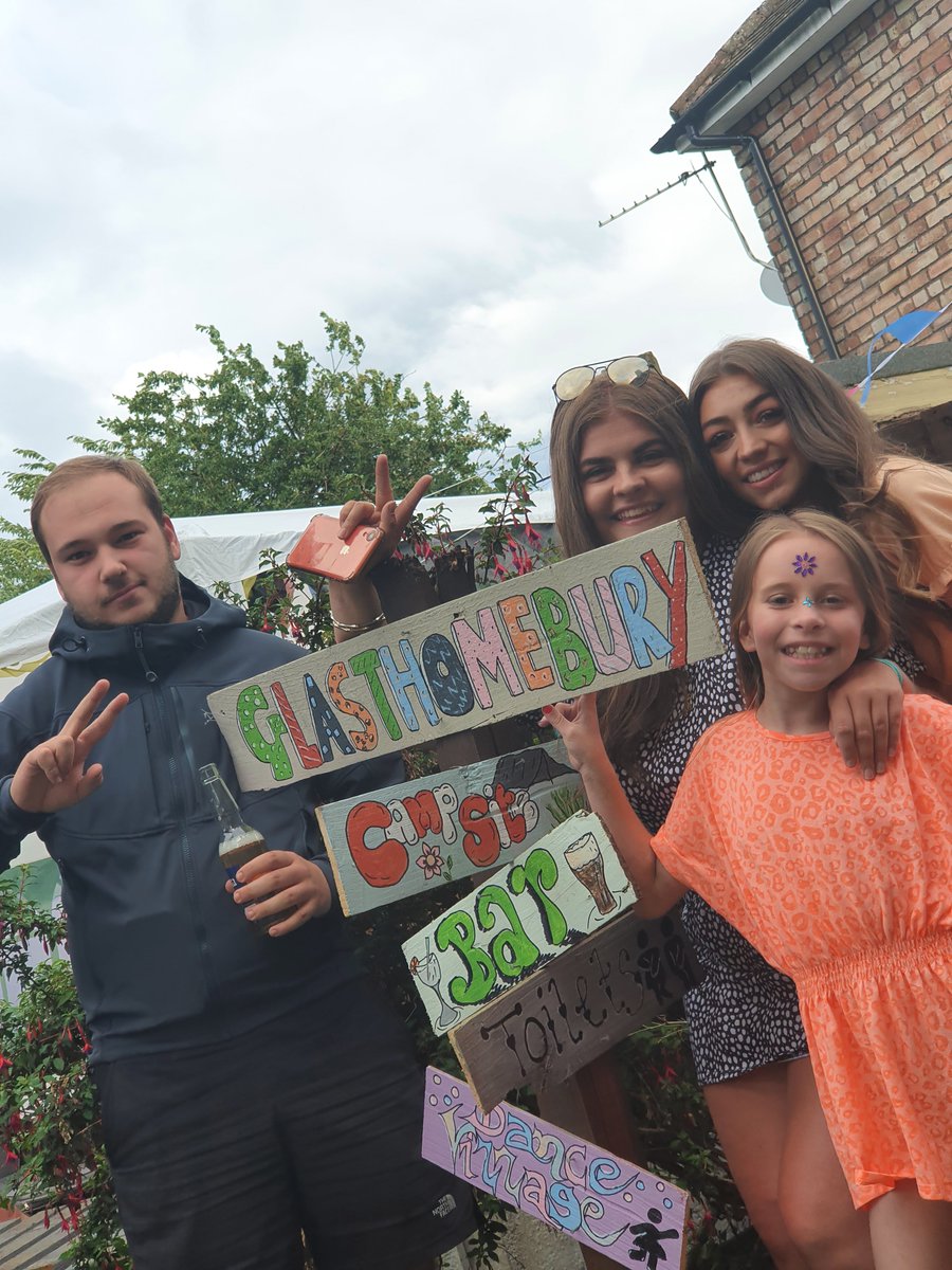 tillymint76's tweet photo. @SundayBrunchC4 we went glasthomebury in the garden with my family .. https://t.co/dqFszCbPJE
