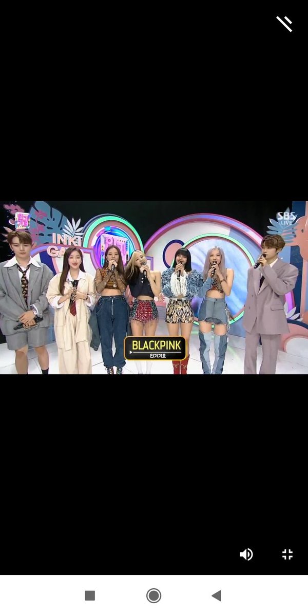 bertha_rs's tweet photo. Setelah sekian purnama akhirnya bisa lihat mereka comback stage mana keren pake banget lagi 😭🔥 my Rosé cantik bgt, btw kayak ada yg samaan 🙃
Cus berlayar ⛵ #Rosé #Rosé
 #HYLTonINKIGAYO https://t.co/Z9AM6Z1Ez8