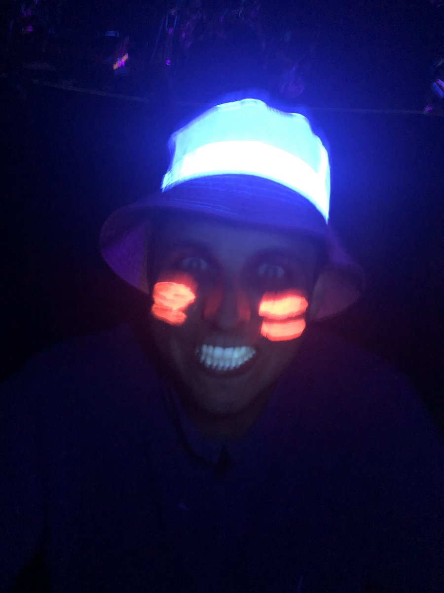 Hollyfmarsh's tweet photo. Glastonbury home fest - social distance edition...we went big💯💯 @bbcglasto @glastonbury @GlastoLive https://t.co/iI2RVUzbOk