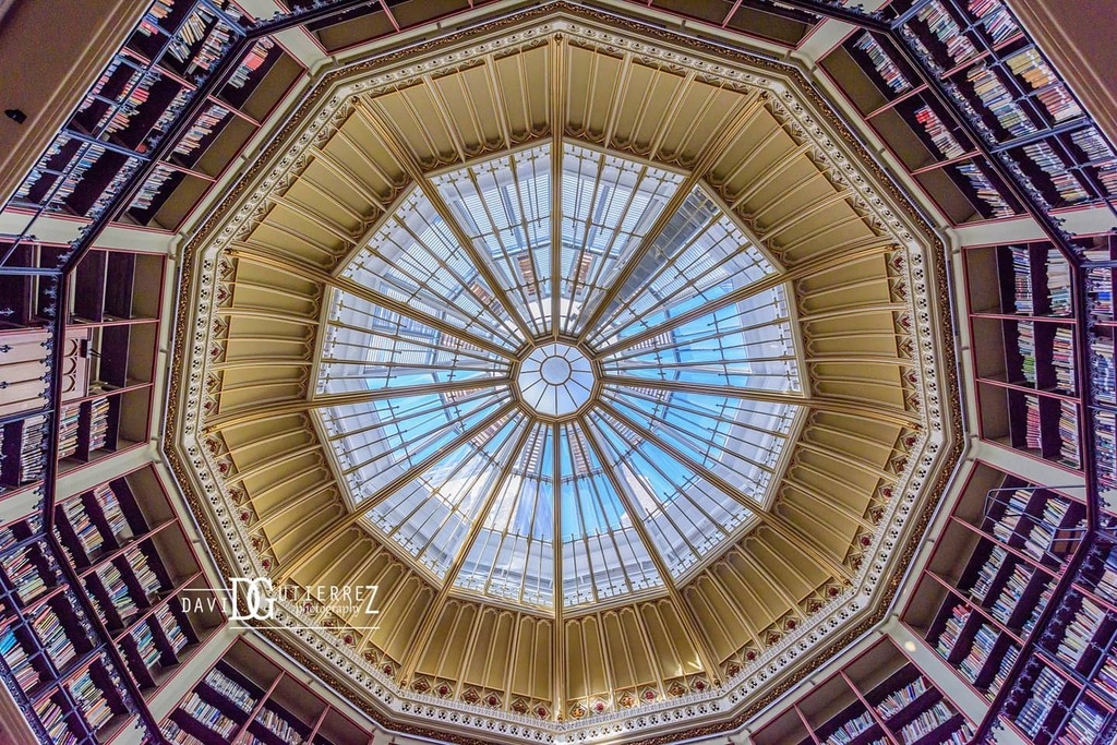 DG4tography's tweet photo. " I love to talk about nothing. It's the only thing I know anything about." Oscar Wilde
.
.
.
.
.
#london #art #architecture
#kingscollege #symmetry #lookingup #maughanlibrary #lookup #thesymmetryabove
#archigram #design #interior #books #bookstagram #bo… https://t.co/fvCeWZqZp1 https://t.co/oruCQ5KTew