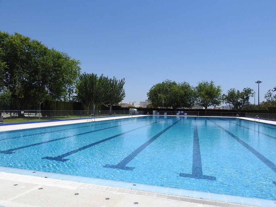 🌞La piscina municipal de verano abre sus puertas el próximo viernes 3 de julio cumpliendo estrictamente con las medidas de higiene y distanciamiento establecidas. Cita previa en la web deportes.huercal-overa.es, bit.ly/3ihU2rM
#HuercalOvera #piscina #verano