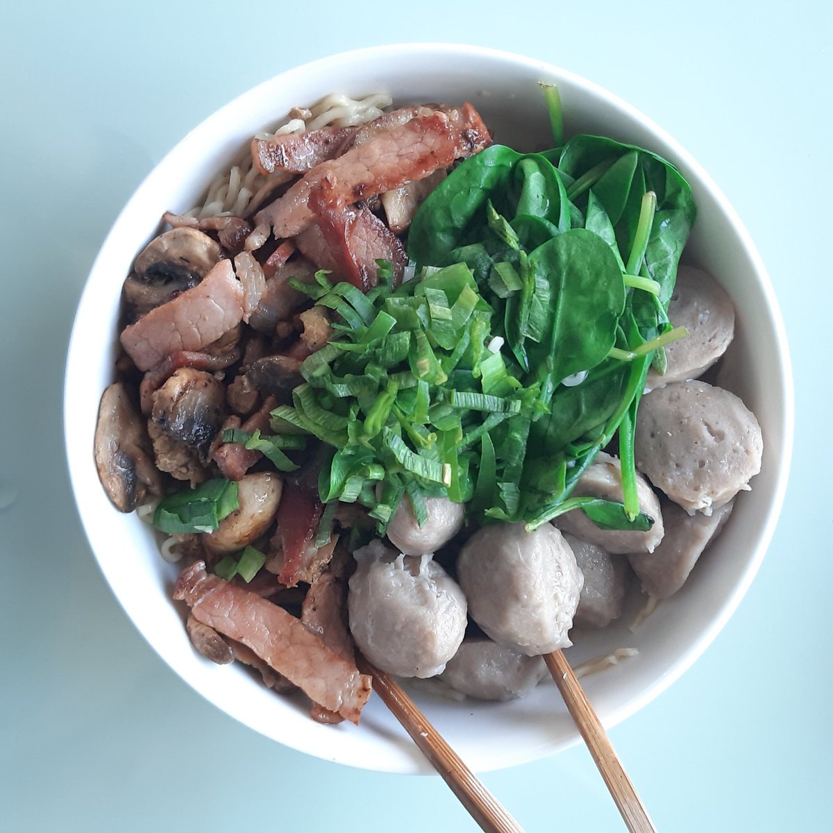 BillyBoen's tweet image. I just cooked this. Kalo dijual di resto, dgn daging segini banyak, paling tidak Rp295,000 lah semangkok. Apalagi yg masak dan menyajikannya: Chef BB.

#icancook