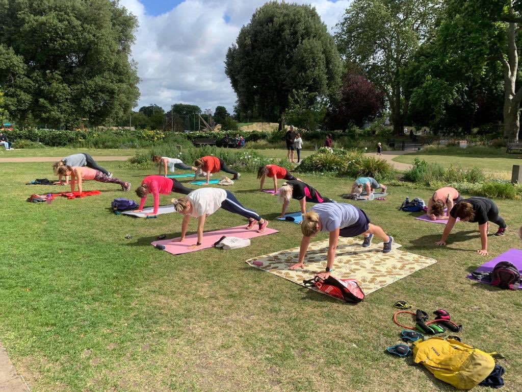 Sunday run group getting back to a socially distanced new normal 🙌🏽
Link in my bio 🏃🏼‍♀️
#run #running #runners