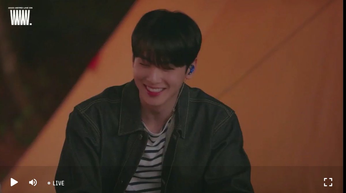 You smile, i melt🙃❤️
#ASTRO_WWW #ASTRO <a href="/offclASTRO/">ASTRO 아스트로</a>