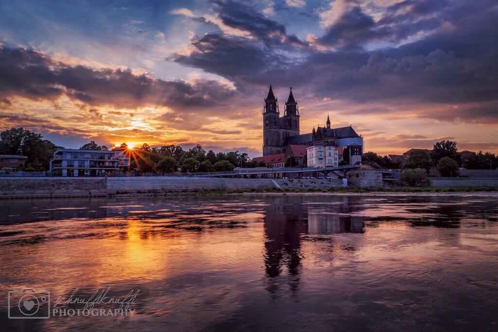 SchnuffiKnuffi's tweet photo. Sonntag ist Domtag
#magdeburgerdom #fotografie #photography #hobbyfotografie #magdeburgerkind #magdeburg #wirsindmd #meinmagdeburg #foto_follower_loop #sunset #sonnenuntergang #sunsetlovers #unsermagdeburg #homeiswherethedomis #elbe #elbemagdeburg #entd… https://t.co/qhuJJOV80Y https://t.co/JW41Dwu8SX