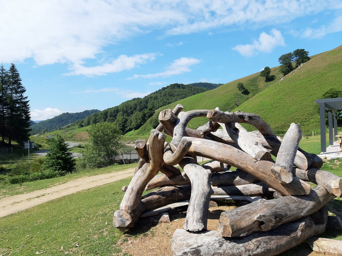 Eguzki denean zoin den eder itzala !
Denbora ederra Iratiko Saroan.
Que l'ombre est belle quand il fait soleil.