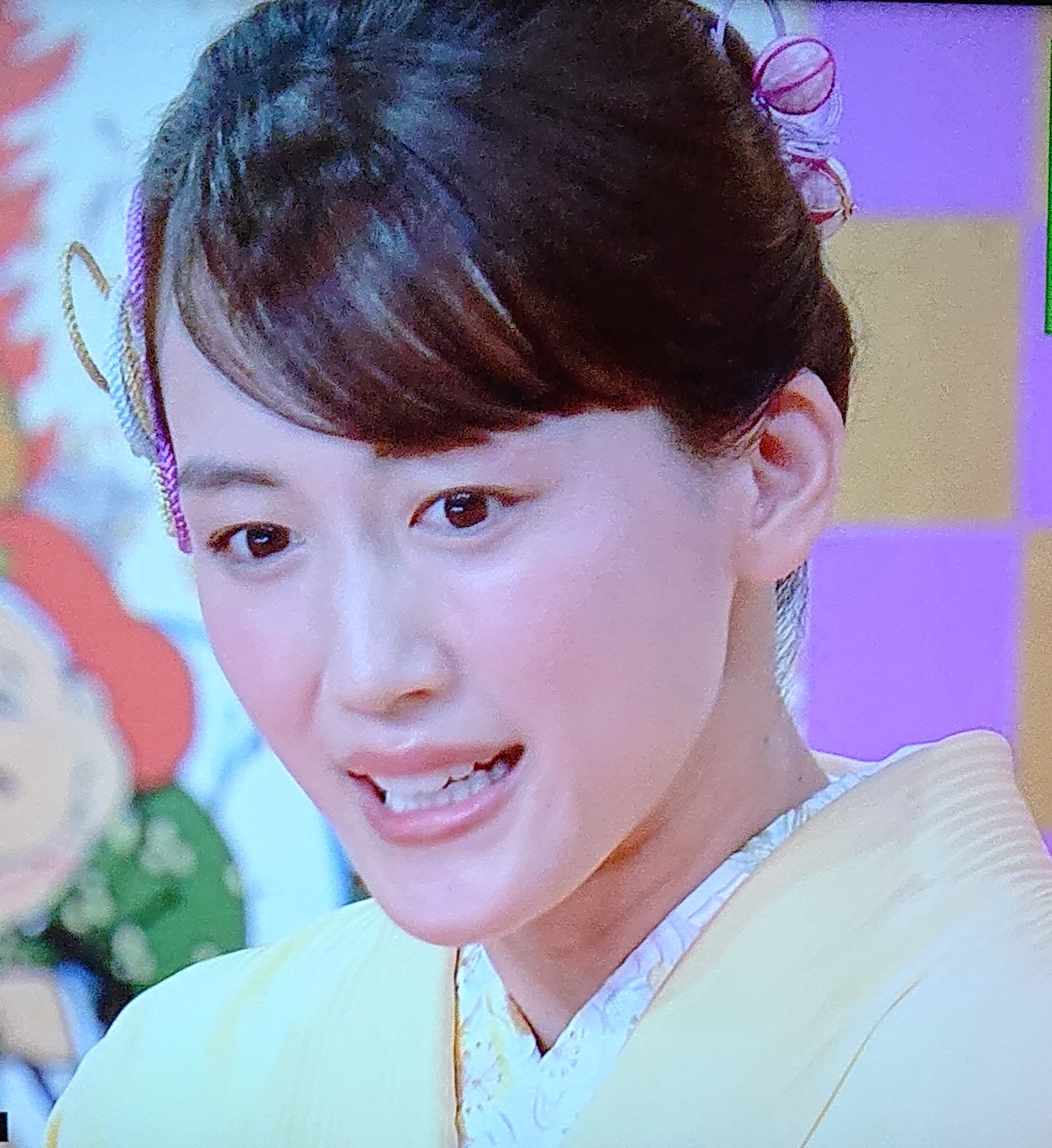 井上追輝 日テレ 笑点 相撲がない時の俺の日曜夕方の定番です 先週に続き綾瀬はるか が登場 木久扇師匠から指導を受け かつて披露した落語 たらちね を放映 落語はさておき この娘は天然のようで 実は非常に器用で頭がいい娘なんじゃないかと