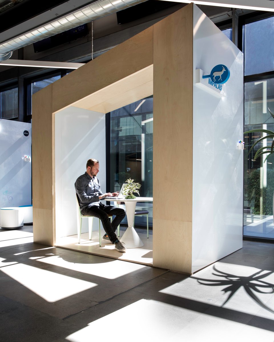 OfficeInspire's tweet image. Matter designed an office space for @goguardian. 🌿 This office is an experiment in creating an adaptable and innovative space for employees to learn and grow. Now online: bit.ly/316jMRC  

#workplacedesign #interiordesign #workspace #officeinspiration