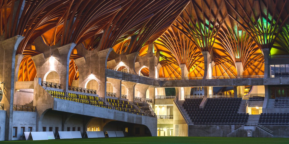 balazscseko's tweet image. After Puskás Akadémia, PM Orbán&apos;s pet soccer team, finishes 3rd in #Hungary&apos;s top division (&amp;amp; qualifies for UEFA Europe League), Lőrinc Mészáros, the PM&apos;s childhood friend &amp;amp; wealthiest Hungarian, hands over the trophy to the team. R.p: #PFLA, the team&apos;s Pancho Stadium in Felcsút.