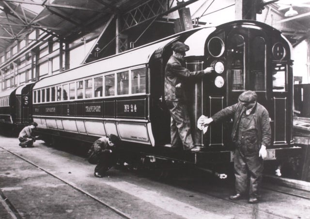 Entre 1986 et 1935, le métro fonctionnait par traction de câble avec un système de pince venant agripper le câble, comparable aux Cable Cars San Francisco1921 : L'exploitation s'arrêta pour perte d'argent1922 : la ville rachète le métro & confie l'exploitation au tramway