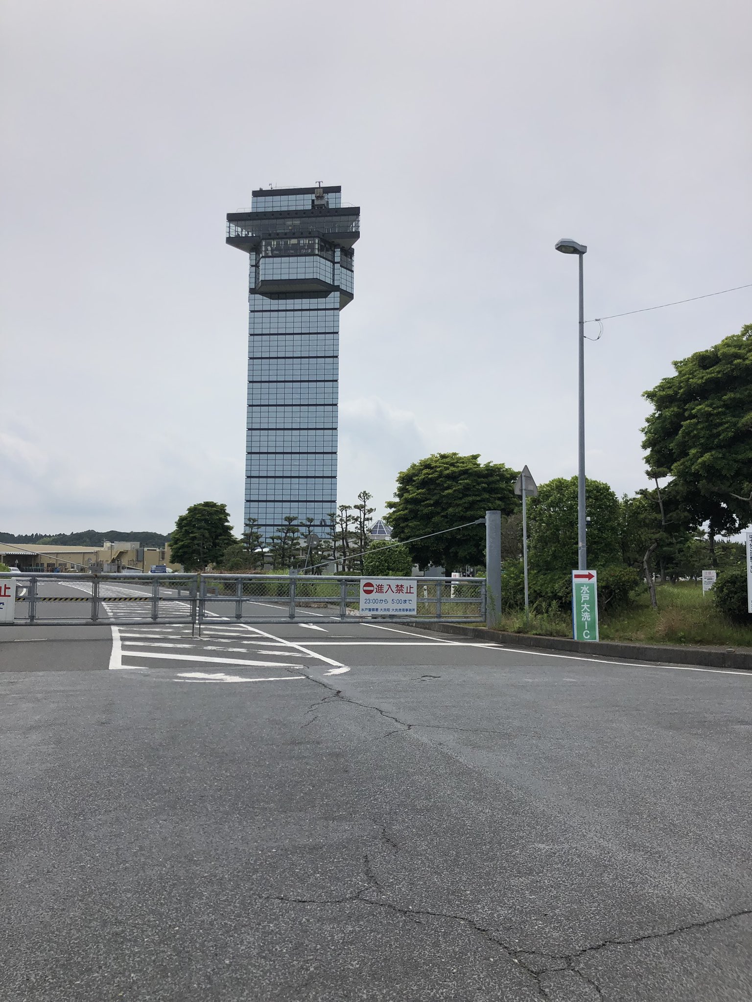 シマヒデ 大洗マリンタワー お土産だけ回収して通りすがりに写真撮影 T Co 1tzzacltv6 Twitter