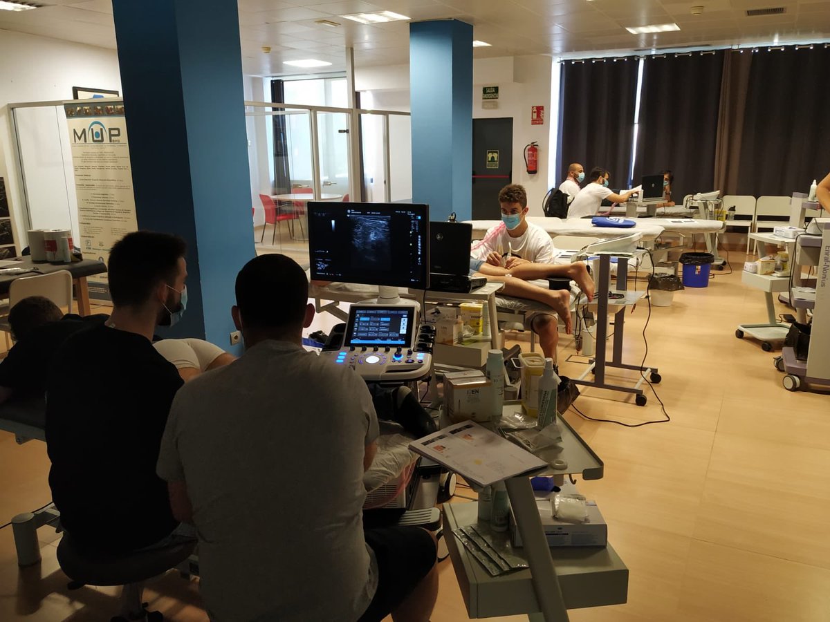 NeuroMPercut's tweet photo. @MVClinic @ElectrolisisP @msantiagofisio @centromasser @primfisio Y en #Madrid @primfisio los alumnos practicando los procedimientos de #neuromodulacionpercutanea #NMPe con la metodología descrita por nuestros docentes
En este caso, con @FisioOceano en el S1 abordajes de extremidad inferior #nerviociatico #tibial #peroneo #NPL #NPM #sural https://t.co/gHejQZtf5C