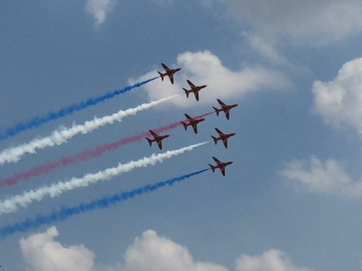 ChelleMcDermott's tweet photo. #astunday Red 10 in front of the new F34 Lightening (i think) and #RedArrows @ #rafmarham, fab day out with #AMcambridge Hopefully we can all get out and about again soon https://t.co/CTkVZjAI2v