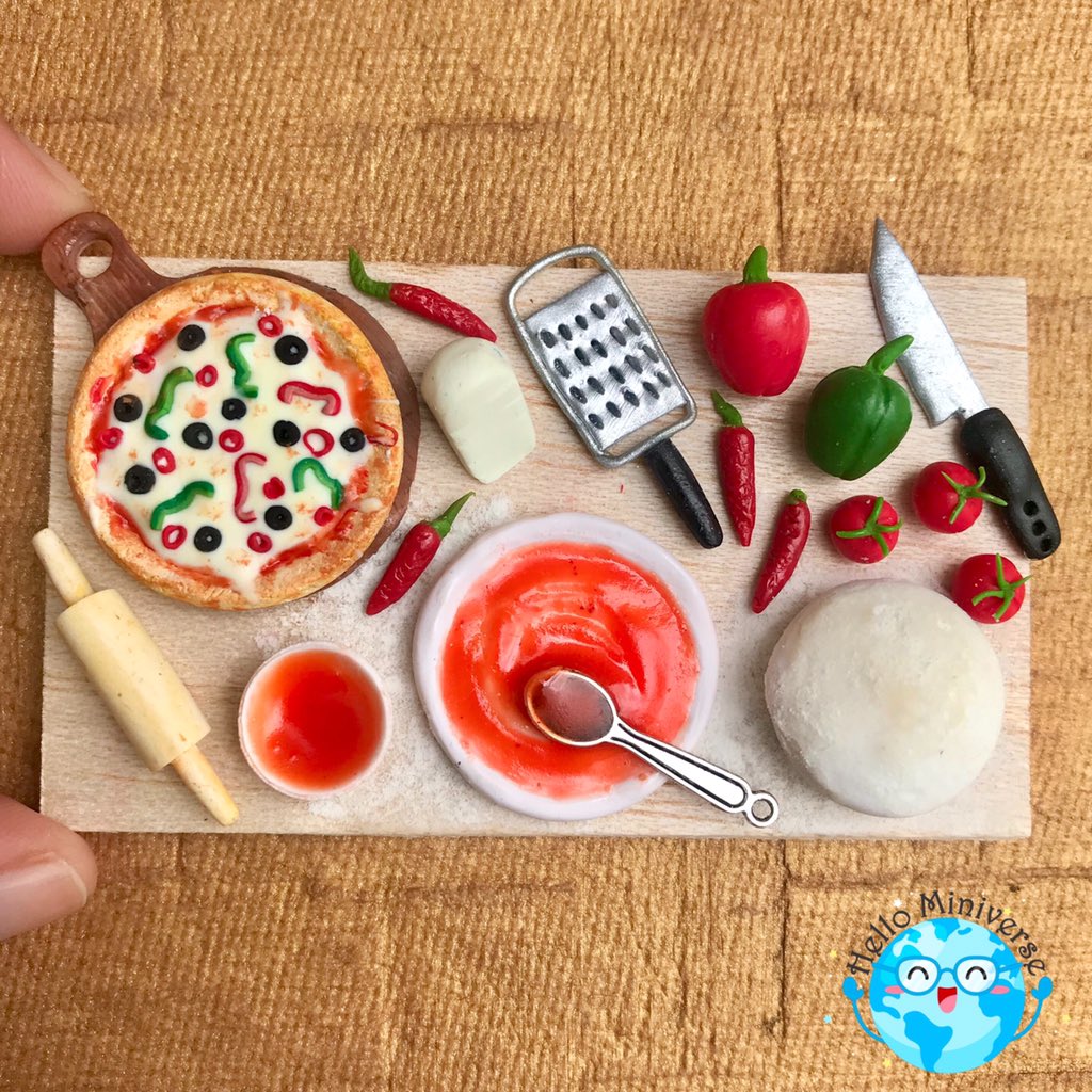 kirtibasal's tweet photo. Miniature Pizza Making Scene made using Clay!
#Kirtisminiatures #Hellominiverse #Dollhouseminiature #Fridgemagnet https://t.co/NlcAMFw7Cd