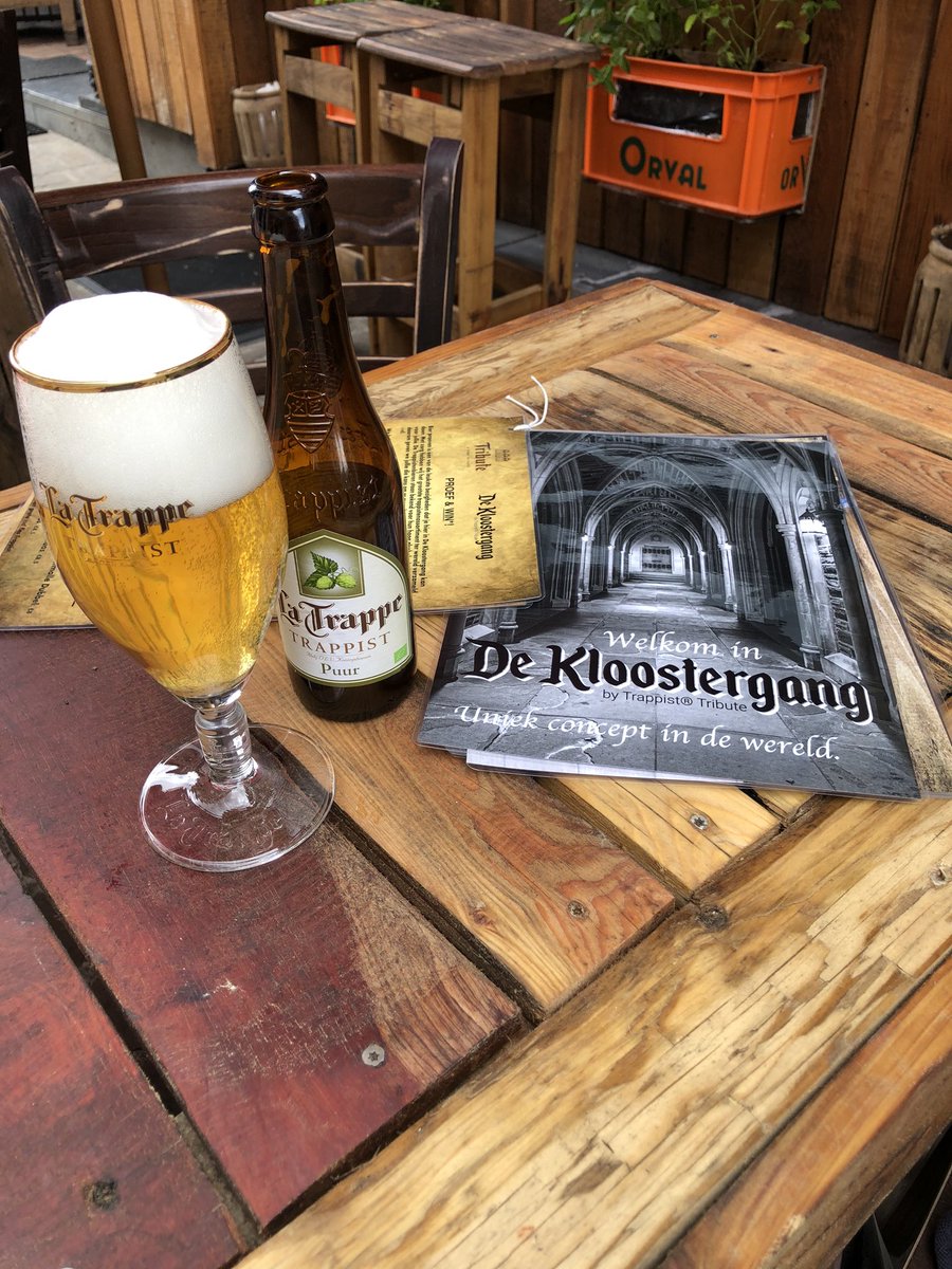 BrunoLoockx's tweet photo. Frisse aftrap van de (vroege) avond in de Kloostergang. Dat smaakt! Schol aan alle Straffe streekbieren fans 🍺 https://t.co/FZv8c2MnCT