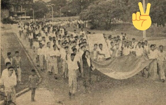 ARJ2473's tweet photo. #ProtestInfrontOfPMHouse
@ImranKhanPTI
ان کو شاید اسٹوڈنٹ پاور یاد نہیں رھا1968 میں جب ھم سڑکوں پر نکلے تھے تو جنرل ایوب جیسا ڈکٹیٹر بھی نہ ٹک سگھا 2019میں پھی ھم آئے تھے  اور انشاءللہ اب کی بار اگر وھی طوفان اٹھا تو اپنا حق لیے بغیر نہیں جائینگے https://t.co/Cqe1GDSkhR