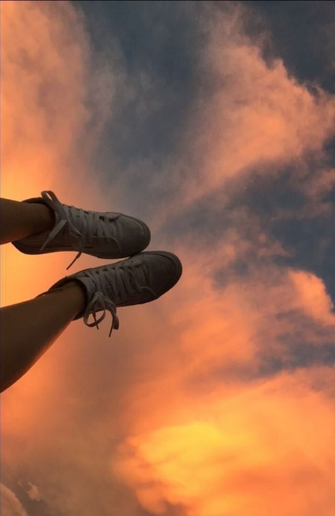 ... Being too obsessed with the Sunset:)
🧡💛