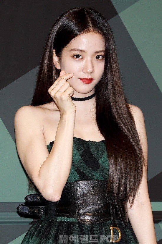 BlackfishFd's tweet photo. 300 little fans.

You know what to do to congratulate me send me so 3/30/300€ on paypal ~ 

The little fans who pay will have an interesting reward in private 💋 https://t.co/wl6uKK3KEP