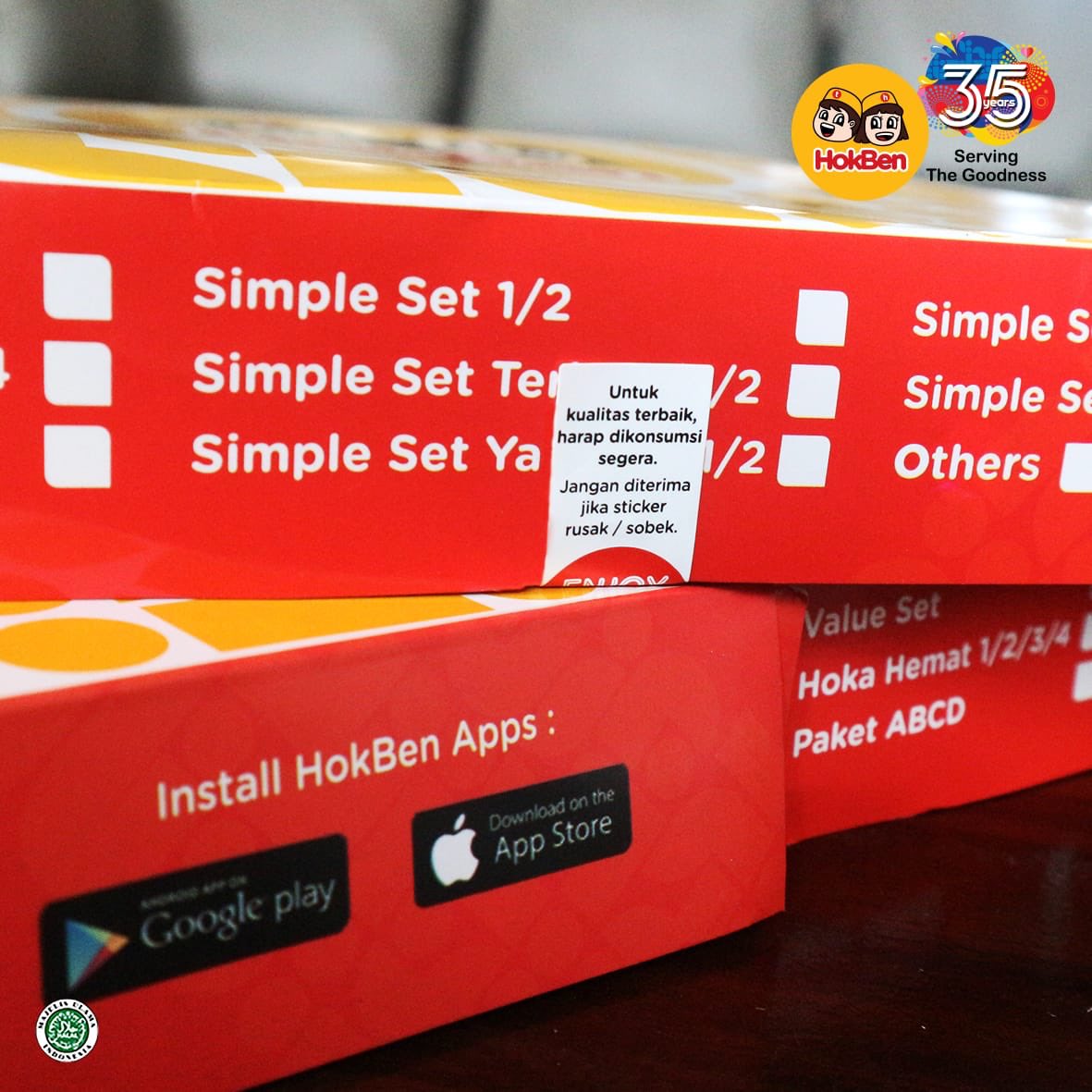 HokBen's tweet photo. Perhatiin deh. Apa yang bikin sekotak HokBen jadi lebih spesial? Yup, #HokBenSafetyStickers siap menjaga box menu HokBen mu agar tetap terjaga mutu, kualitas, dan keamanannya!
#KangenHokBen #SafetySticker https://t.co/kNYAPYuLxZ