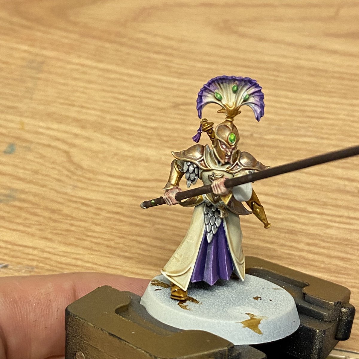 martinswaffield's tweet photo. Nearly there, just shield and bases to go #AoS #Ageofsigmar #Warhammer #Gamesworkshop #Warmongers #tabletop #paintingwarhammer
#isolationarmy #luminethrealmlords #lumineth #vanari #wip https://t.co/L16J4dTR6Y