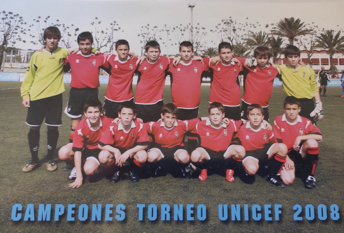 alborayaud's tweet photo. #AUDvintage ❤️💫
⠀
🔴⚫🌟
#somAUD #somdAlboraya #AlborayaUD https://t.co/lYziY7zROD