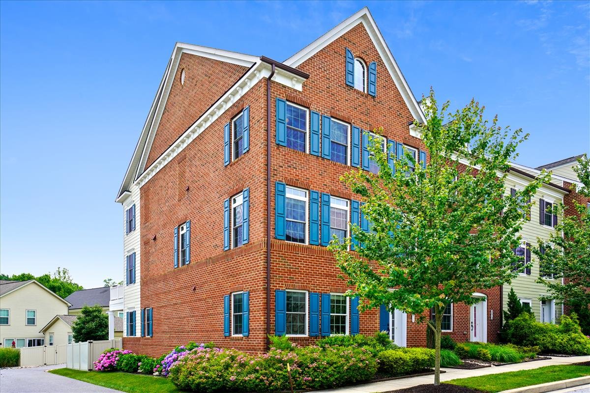 RobertsDMV's tweet image. Open House Sunday 1-3pm⁠
⁠
8811 Longwood Street⁠
Maple Lawn⁠
⁠
✅ 4 Bedroom⁠
✅ 3.5 Bathroom⁠
✅ 2 Car Attached Garage⁠
✅ End Unit and End of Group⁠
⁠
Tour it here
tour.TruPlace.com/property/812/8…

⁠