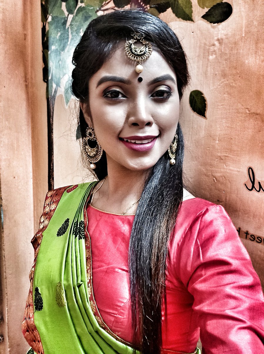tulikadasmusic's tweet photo. Shoot at Prag ❤
Lockdown Wedding a good initiative also with lovely people around 🌼
#shootlife #singerslife 🤪
Sorry about the last jhol... Life is all about being live 🤘
#selfmuser 😎 https://t.co/ffAyvFM5Za