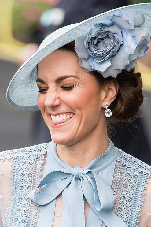 Dry/damaged hair: Kate’s hair has always remained shiny and bouncy with no signs of damage. Restrictions from an ED often leads to nutritional deficiency that can cause dental problems like erosion of the enamel and gingivitis with swollen and red gums, Kate has none of these