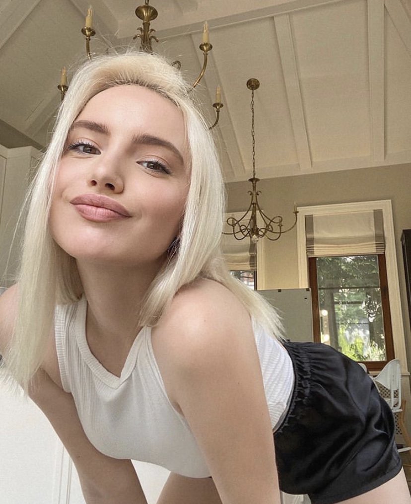 vicharykova's tweet photo. Мы дома 🤤 https://t.co/6yEMNG8F5b