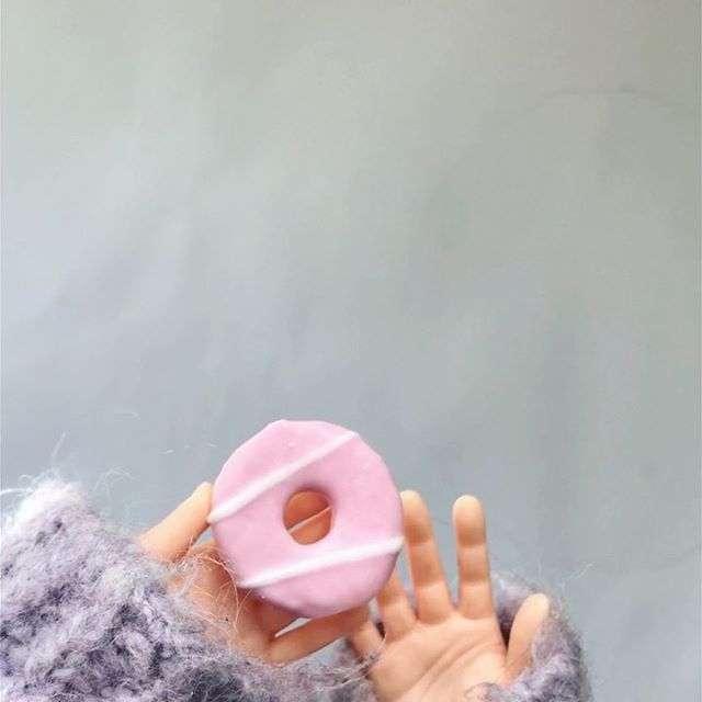 supertinyhands's tweet photo. Tiny tiny tiny iced ring for my tiny hands #icedring #tinyhands #tinybiscuit https://t.co/Zv5CN9jCAp https://t.co/AwnarnQm4c