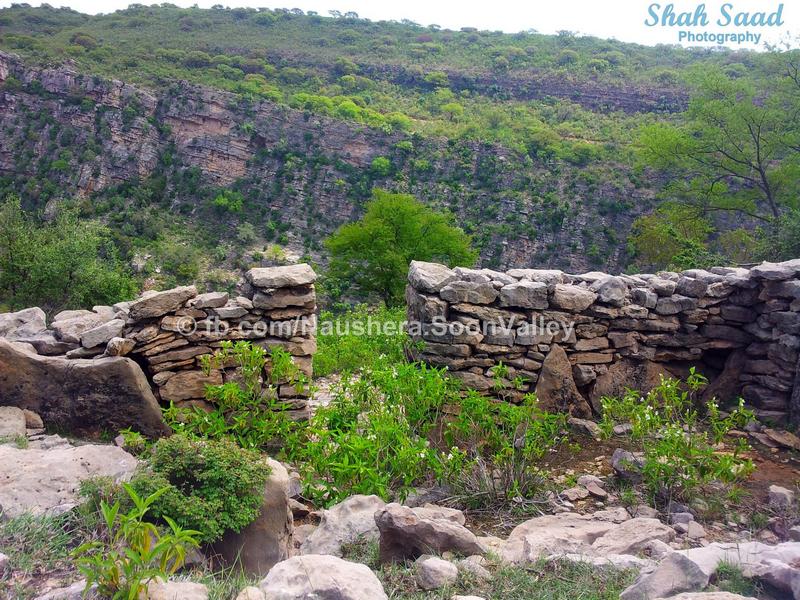 Tulhaath Fort, ChakwalAnother obscure fort in the region. Only a defensive wall remains of the structure which is believed to include a small palace.