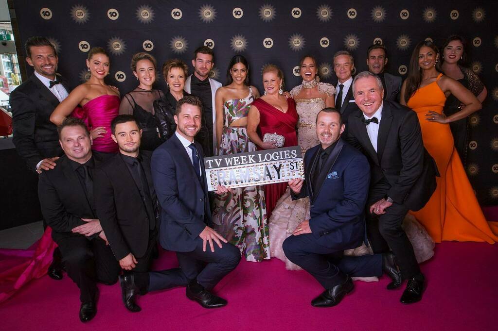 takayahonda's tweet photo. #putyourlogiesfrocksout - last years @tvweekmag Logies was a pretty special one with this lot. https://t.co/W07lUVTDt1 https://t.co/n3o2MBzLWq